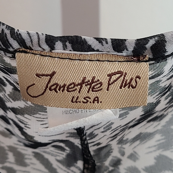 Janette Plus Grey Cheetah Semi Sheer Tunic Blouse | 2XL - Picture 5 of 7